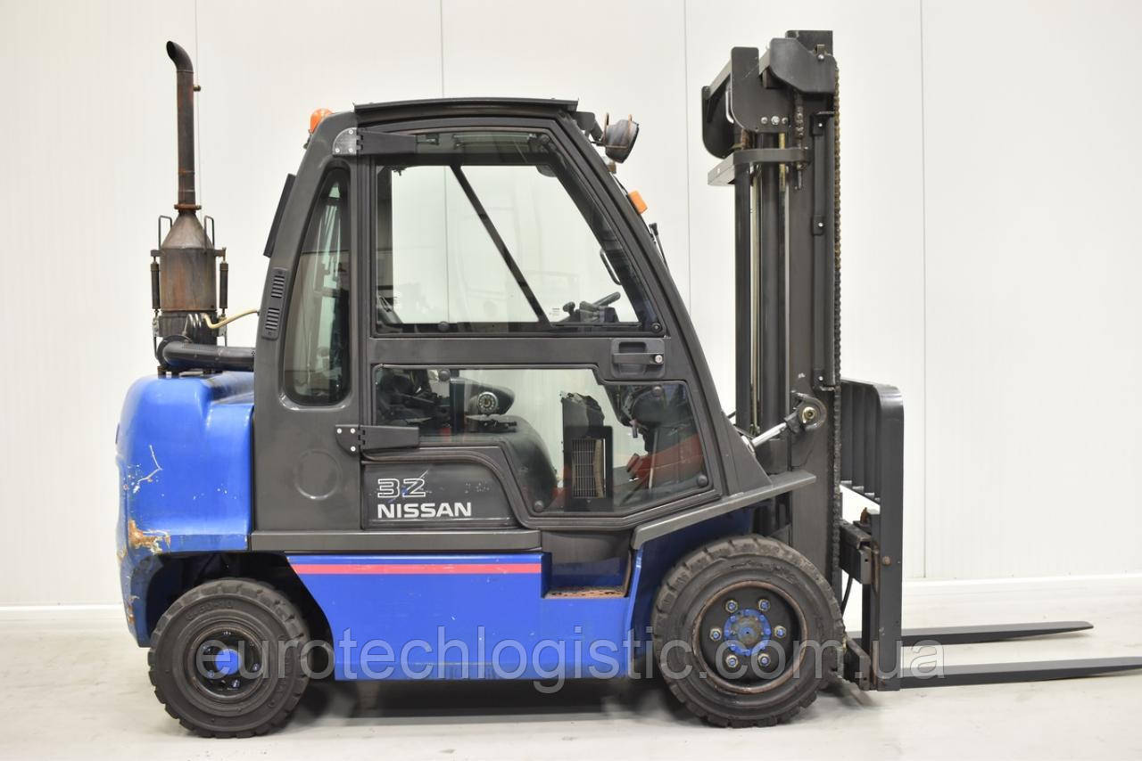 Вилковий навантажувач Nissan YG1D2A32Q.