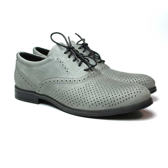 Стильна чоловіча взуття на літо