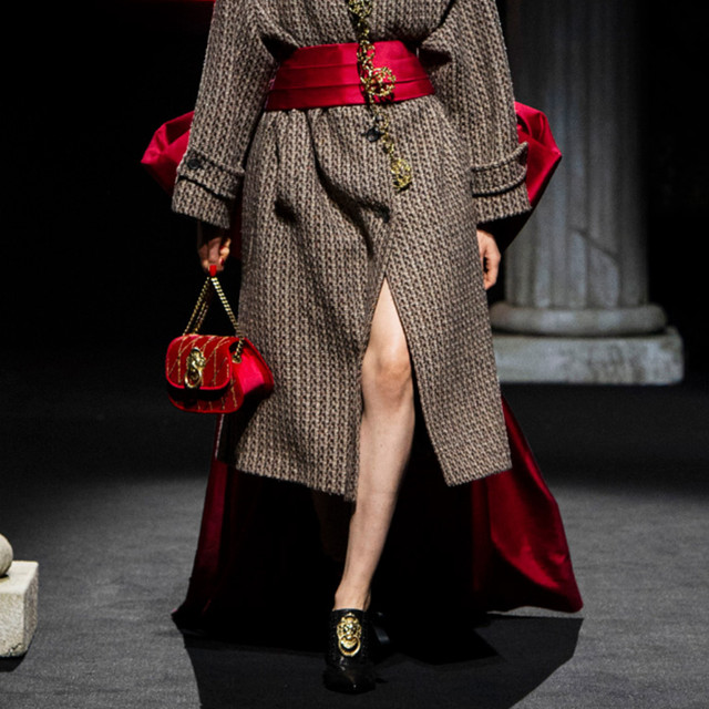 Жіноча вечірня сумочка Moschino Жіноча вечірня сумочка Moschino