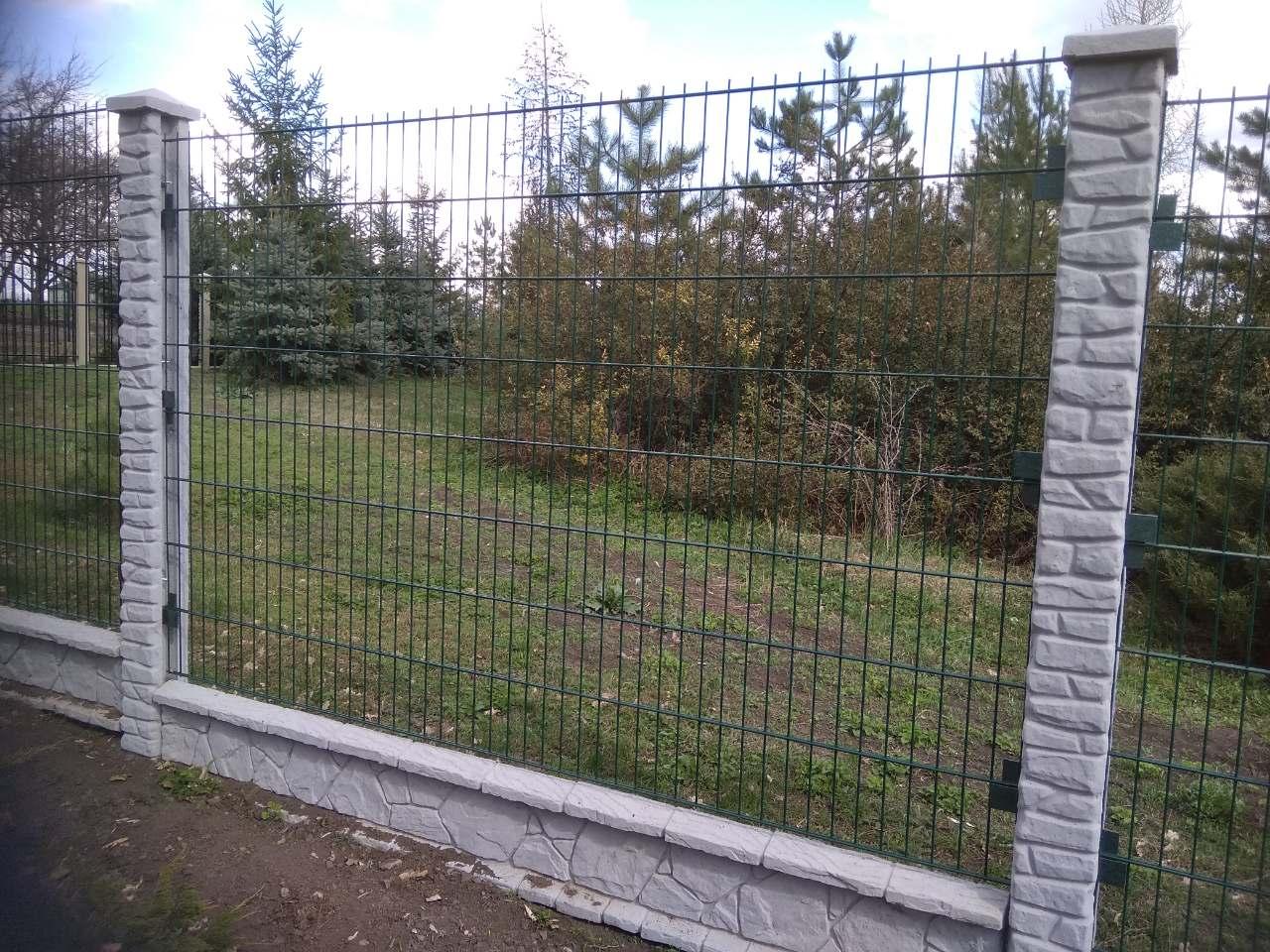 Панельні заборні сітки для дачі