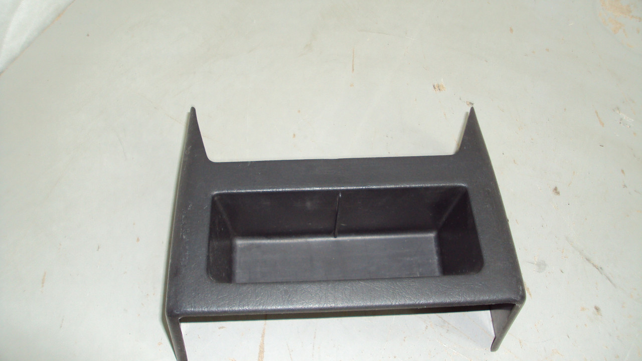 Декоративний кишеню консолі під ручник B455686G7 MAZDA 323 BG 1989 - 1994