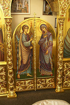 Ікони Пресвятої Богородиці та Архангела Гавриїла. Царські врата іконостасу.