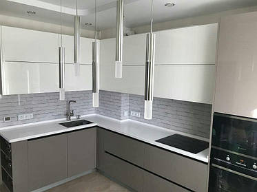 Стеклянный фартук под белый кирпич - установка скинали на кухне в Каменском Днепропетровская область 2