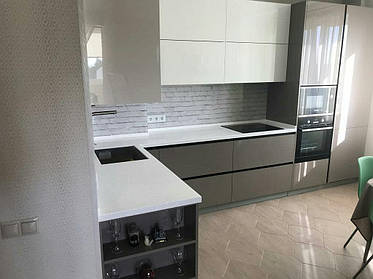 Стеклянный фартук под белый кирпич - установка скинали на кухне в Каменском Днепропетровская область 3