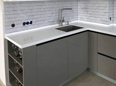 Стеклянный фартук под белый кирпич - установка скинали на кухне в Каменском Днепропетровская область 5