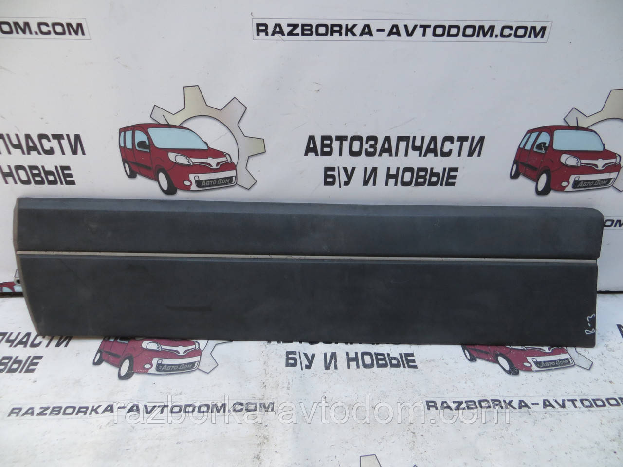 Молдинг накладка пластик передньої лівої двері VW Passat b3 (1988-1993) OE:357853871