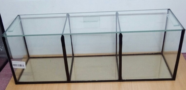 Прямокутний акваріум для півників 45*10*15 7 л. 3 секції