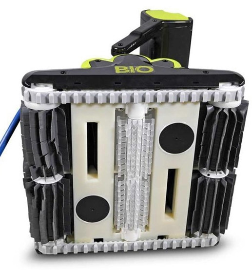 в робот–пилосос Dolphin Bio Suction використовується три щітки для якісного очищення поверхні в робот–пилосос Dolphin Bio Suction використовується три щітки для якісного очищення поверхні