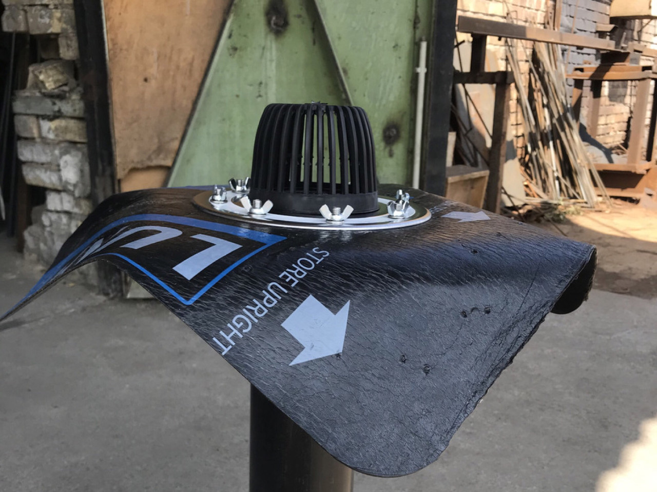 Покрівельна воронка з бітумним фартухом із притискним н/ж фланцем і підігрівом ДК 110 L — 600 мм, фото 1