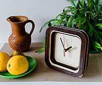Часы квадратные Часы бежево коричневые Еко часы Черные стрелки часов Часы на ножках Размер часов 15 см