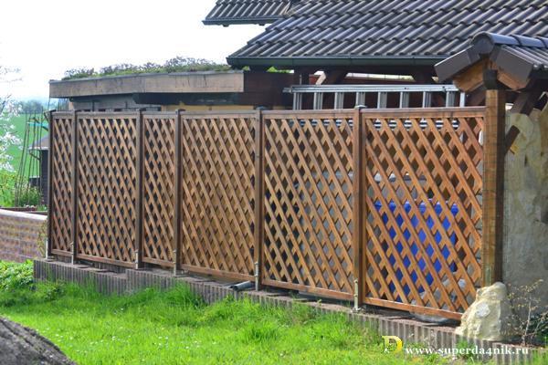 Деревянный забор с решетки для дачи LNK - фото 1 - id-p1017623010