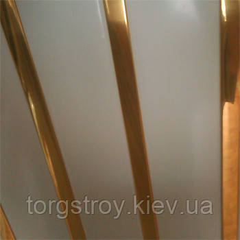Рейкова стеля: бежева рейка зі вставкою золото-дзеркало, фото 1