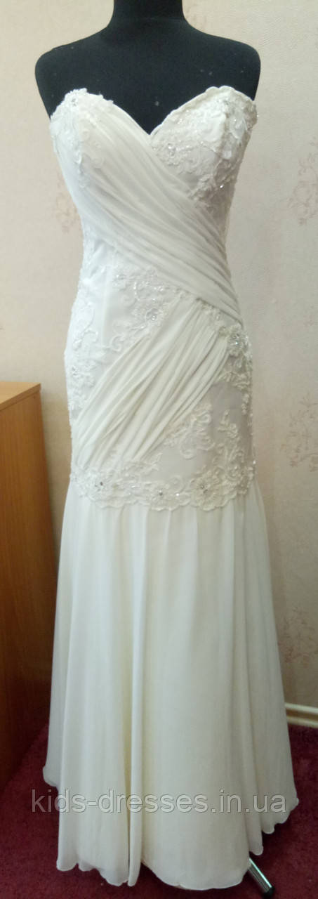 Незвичайна весільна сукня з вишивкою кольору ivory, русалонька, розмір 48