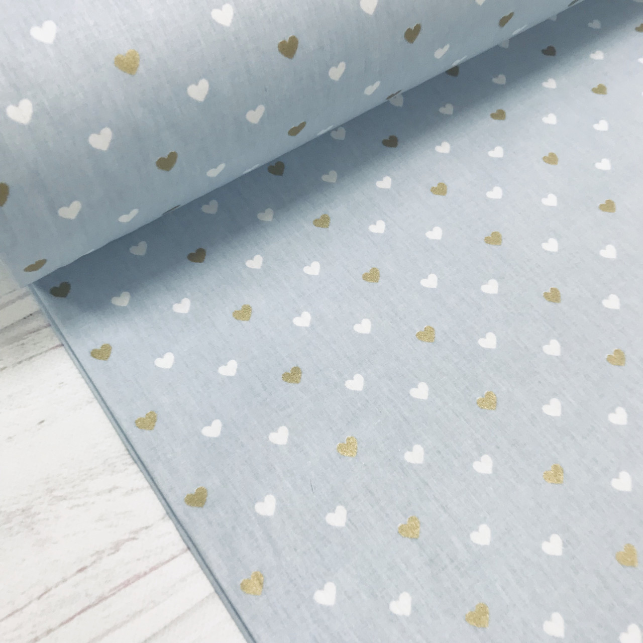 Бавовняна тканина (ТУРЦІЯ шир. 2,4 м) серця МІЛКІ біло-золоті (ГЛІТТЕР) на блакитному (R-G-0270), фото 1