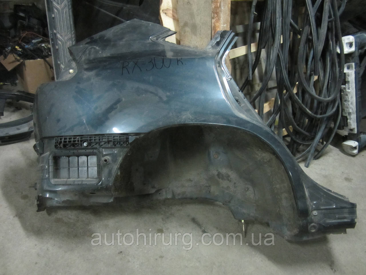 Задня права чверть lexus rx300