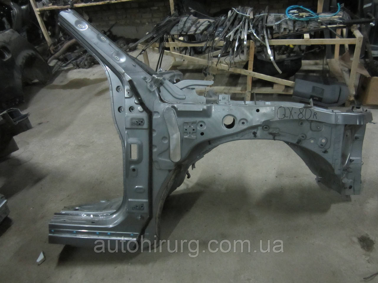 Передня права чверть Infiniti Qx56/Qx80 — Z62