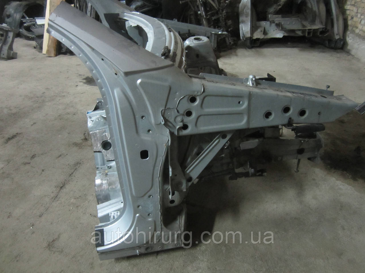 Передня права чверть MERCEDES-BENZ w164 ml-class