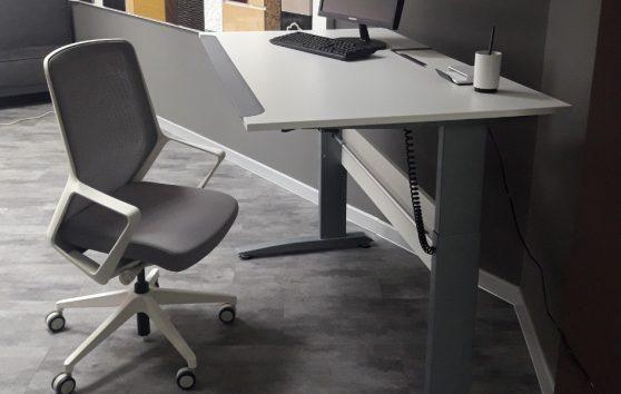 Стіл комп'ютерний регульований за висотою 1410х814 Enrandnepr білий, фото 1