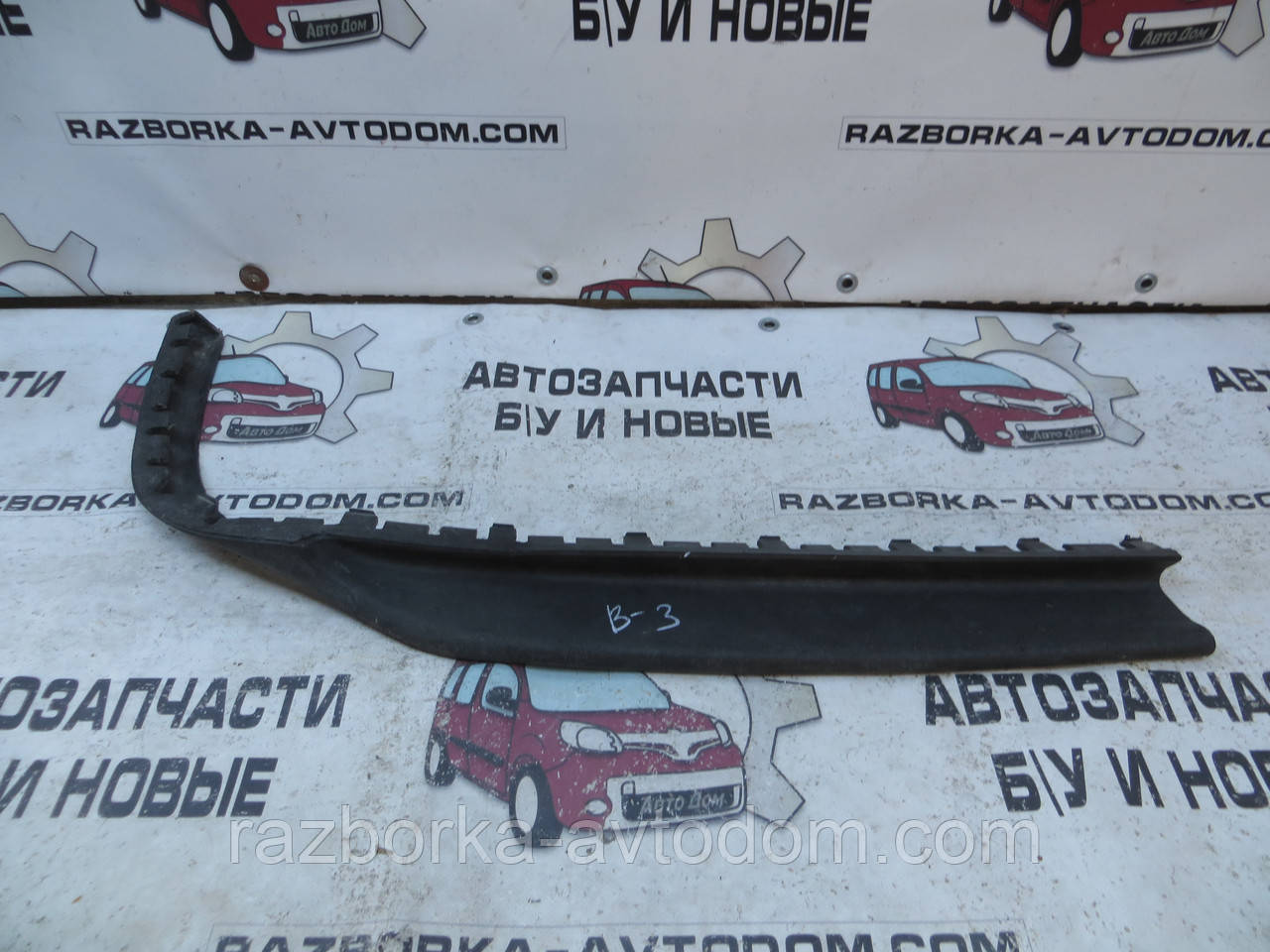 Спойлер переднього бампера правий VW Passat b3 (1988-1993) OE:357805904