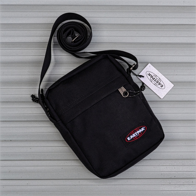 Купити Сумка на плече чоловіча чорна брендовий Eastpak THE ONE