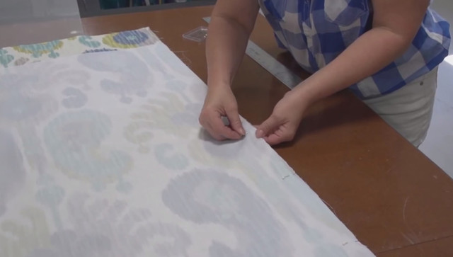 Римські штори своїми руками ― фіксація підкладкової тканини