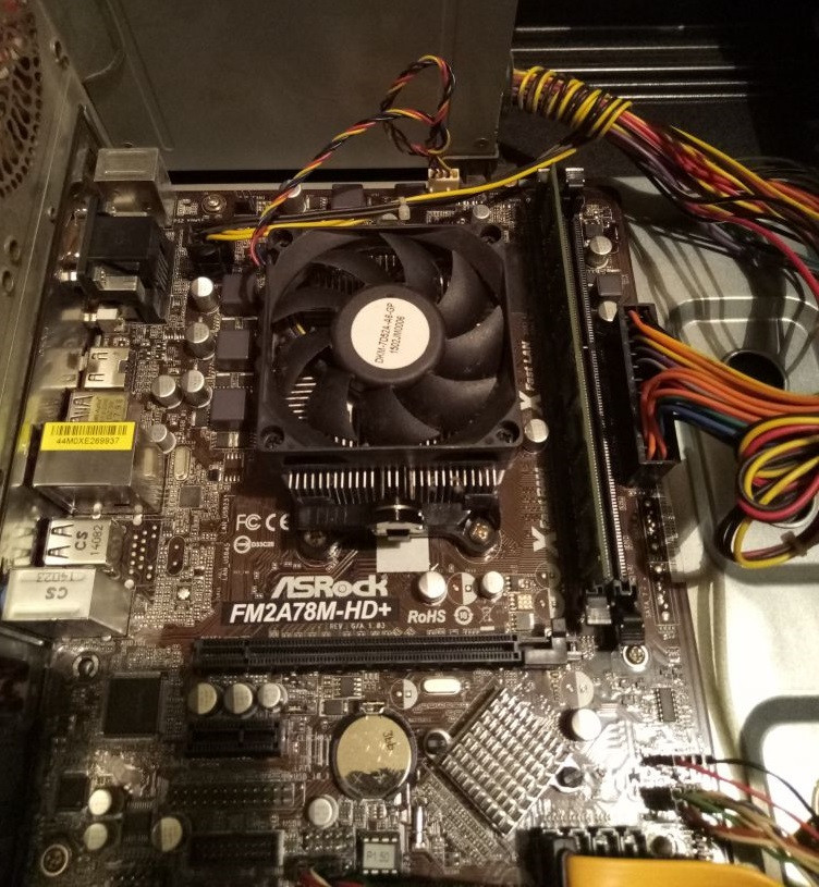 ПОТУЖНИЙ ІГРОВИЙ 4ьох ЯДЕРНИЙ Комплект AMD -Плата sFM2+ FM2A78M-HD+ DDR3 +ПРОЦ AMD A10-7700 K 4 ЯДРА по 3.4 Ghz