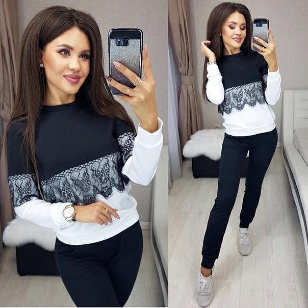 Ексклюзивний костюм із мереживом на осінь