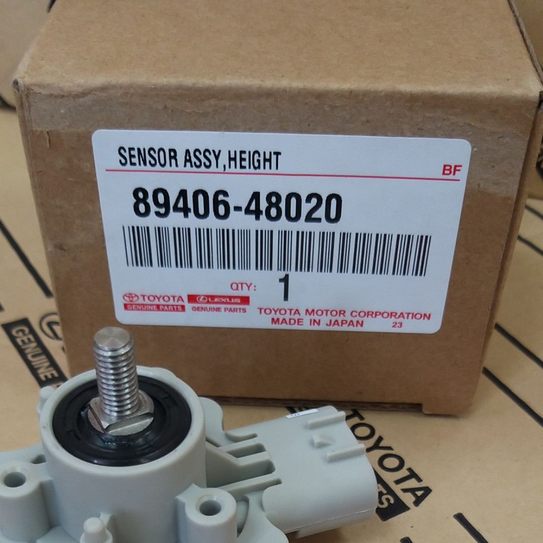 ДАТЧИК XENONA положення кузова LEXUS RX 03-09 8940748020