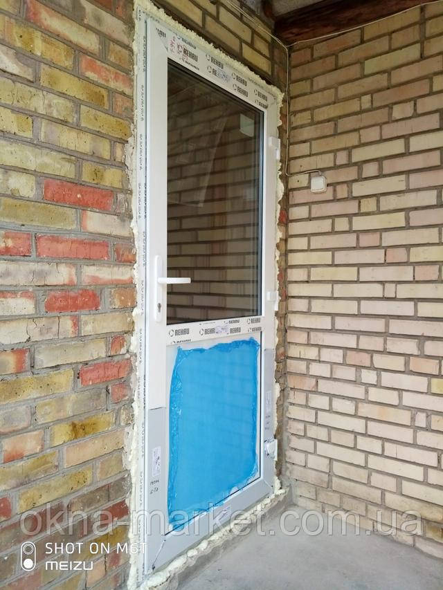 Вхідні двері ПВХ Rehau з натискним гарнітуром - бригада 11 Вхідні двері ПВХ Rehau з натискним гарнітуром