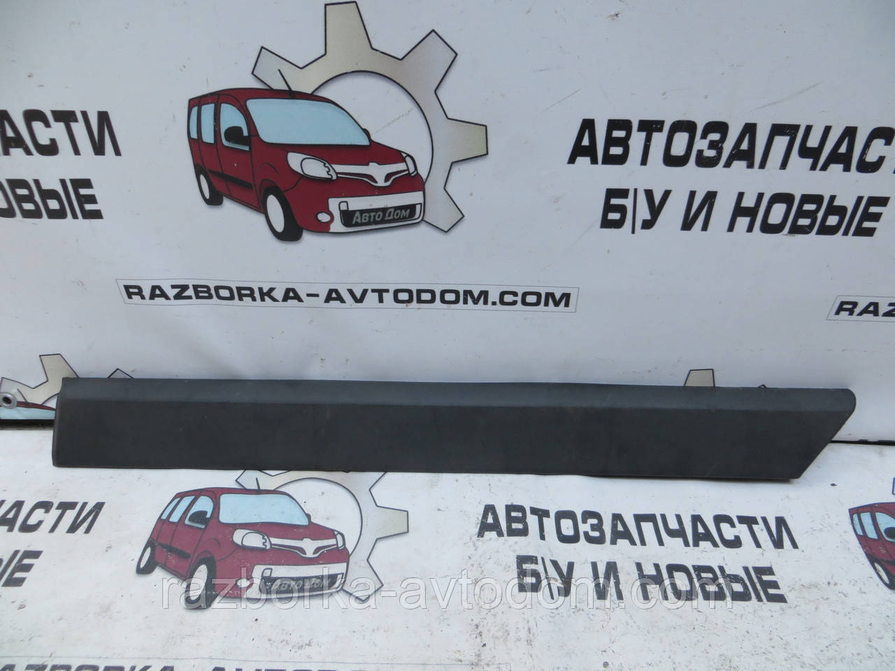 Молдинг накладка пластик задніх лівих дверей VW Passat b3 (1988-1993) OE:357853753