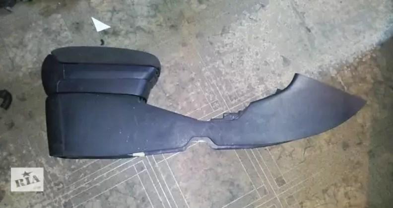 Центральна консоль підлокотник Toyota Avensis T25 №2336000