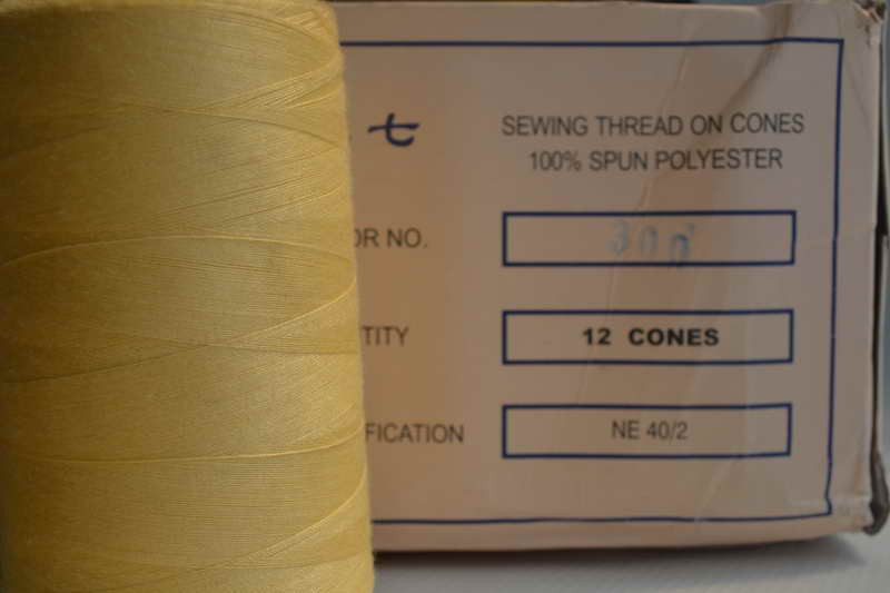 Швейные нитки разных цветов 783