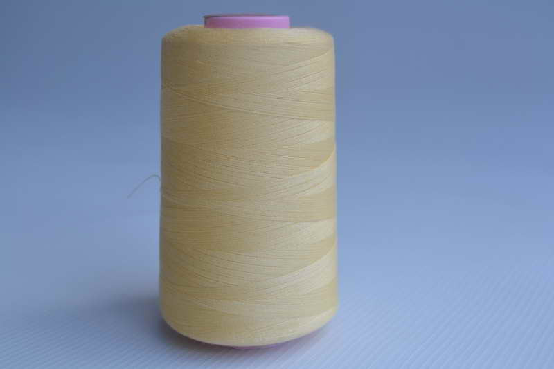 Швейные нитки разных цветов 784