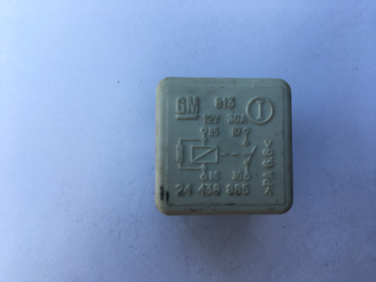Автомобільне реле б/у GM 24438885 PA 6.6 813 30A 12V Opel