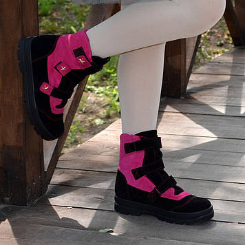 Черевики дитячі замшеві на липучках. Колір чорний/фуксія