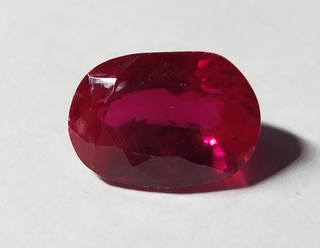 Рубін гідротермальний 6.65 ct 12 х 8.5 х 6.8 мм