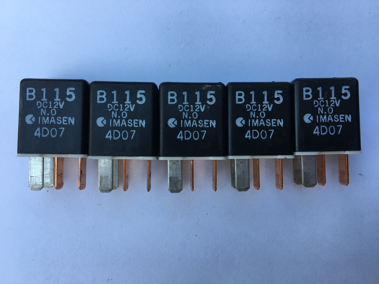 Автомобільне реле B115 DC12V 4D07