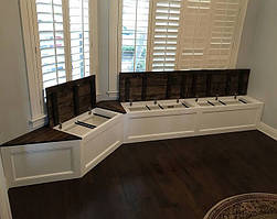 М'яка зона біля вікна в сучасному стилі