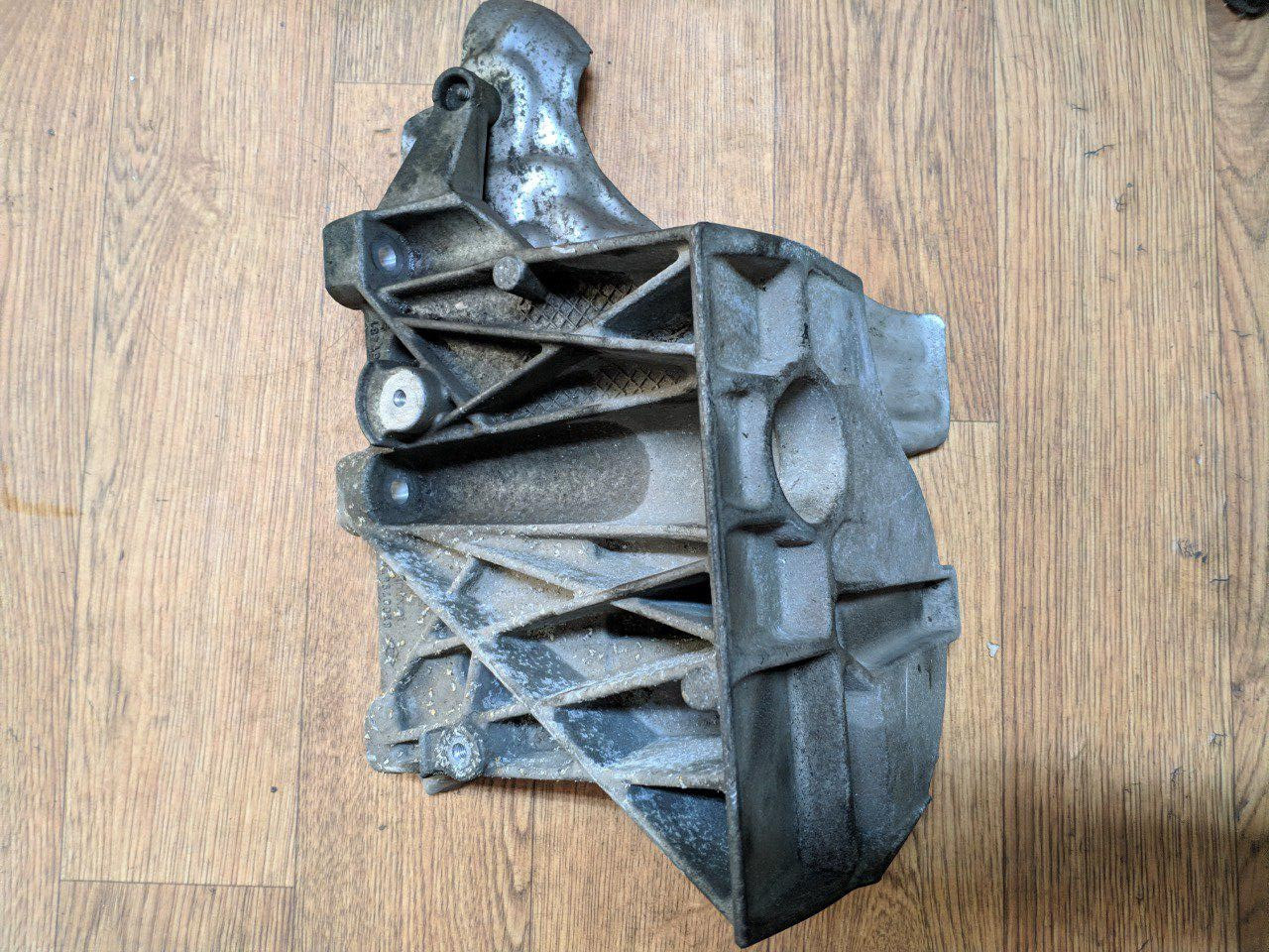Кронштейн двигуна Renault Trafic, Opel Vivaro 2.0, 2011-2014, 8200798760 (Б/У), фото 1