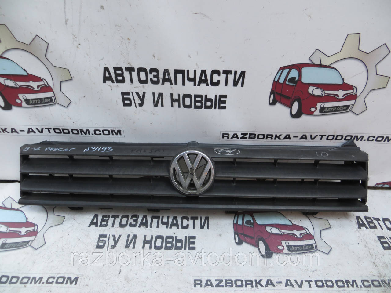 Решітка радіатора VW Passat B2 (1980-1988) OE:321853653
