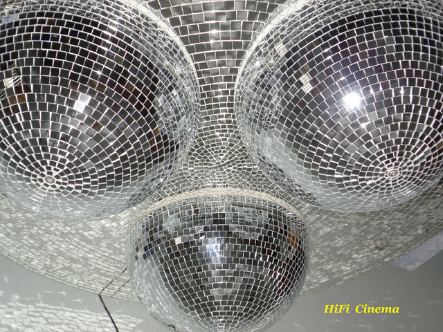 Дзеркальна літаюча тарілка - HiFi Cinema