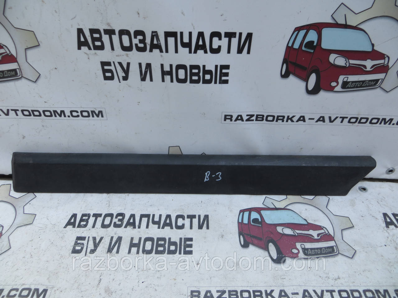 Молдинг накладка пластик задньої лівої двері VW Passat b3 (1988-1993) OE:357853753