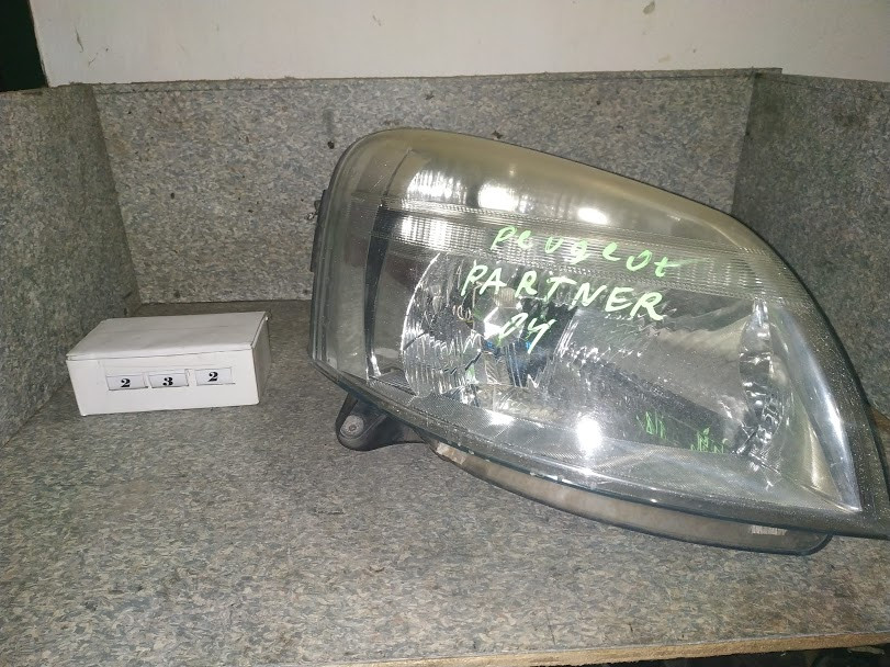№232 Б/у Фара права 9644150980 для Peugeot Partner 2002-2007