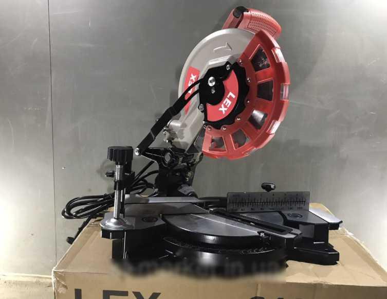 Пила торцювальна LEX LXCM210 — 2100W