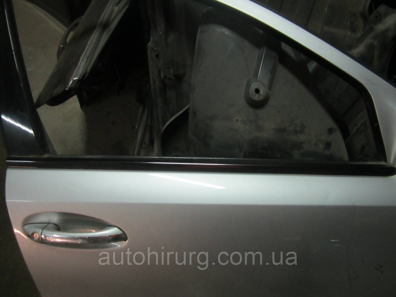 Молдинг під скло передніх правих дверей mercedes w211 e-class, фото 1