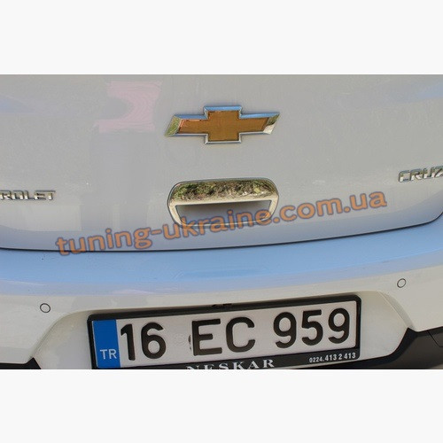 Накладка на ручку багажника Carmos на Chevrolet Cruze хетчбек 2011-2012