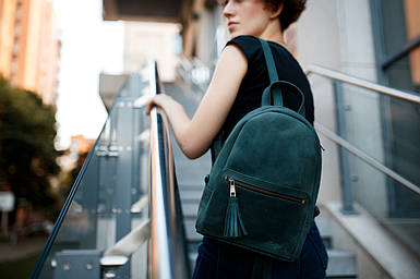 Жіночий рюкзак Лімбо з натуральної шкіри колір Зелений, розмір середній