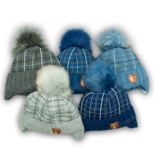 Вязаная шапка на завязках и хомут Вязаная шапка на завязках и хомут