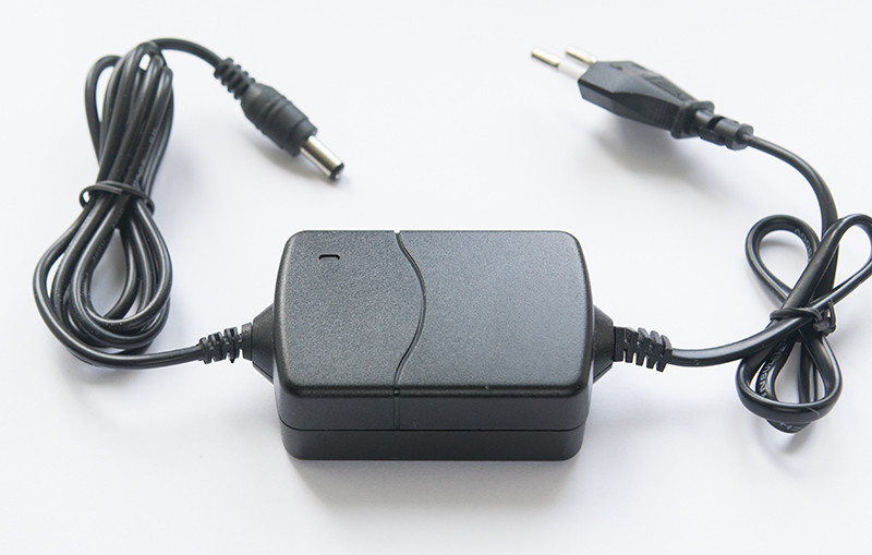 Блок живлення 24W 2A 12V, 24Ват 2А 12В, імпульсний, розетковий.