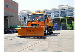 МАШИНА ДЛЯ ПРИБИРАННЯ ДОРІГ У ЗИМОВИЙ ПЕРІОД RETECH